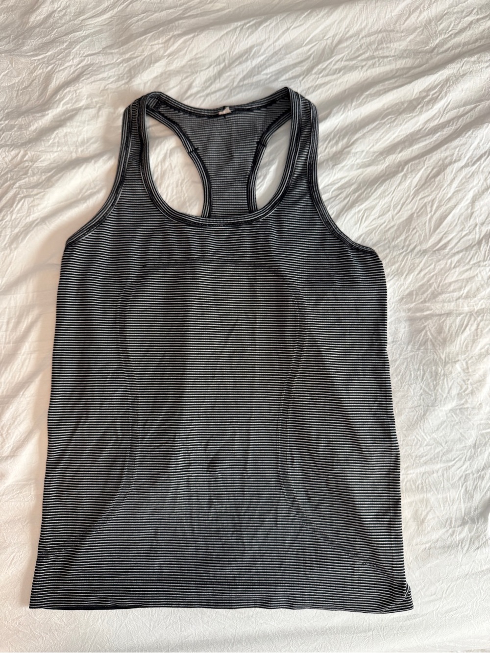 Lululemon black & white striped tank top🖤 size 8